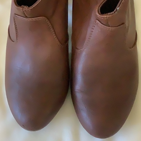 AE by Payless Brown 3" Stacked Heel Slip-on Ankle Booties Size 9 - Picture 3 of 11